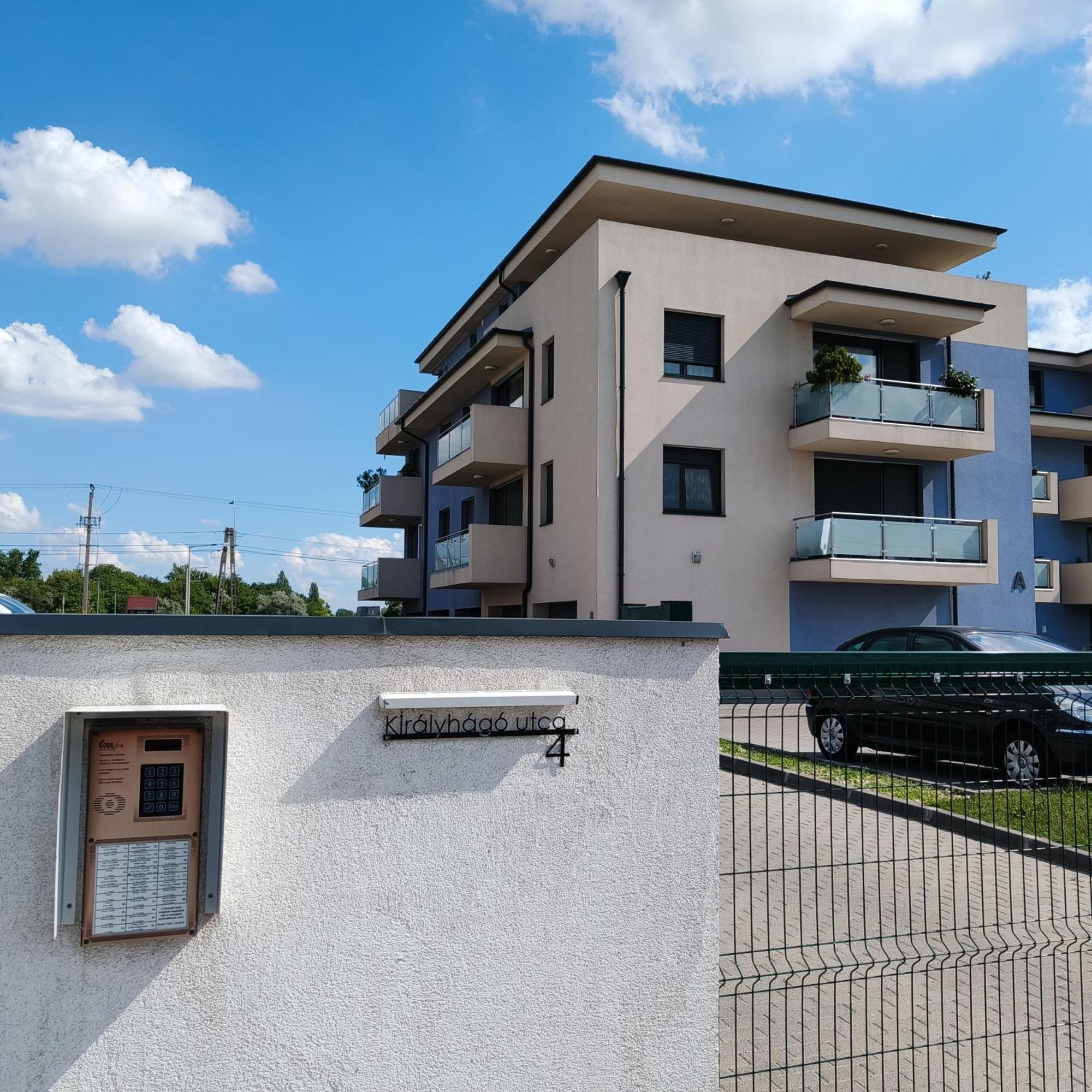 Pe-Ki Lux Apartman Székesfehérvár Eksteriør bilde